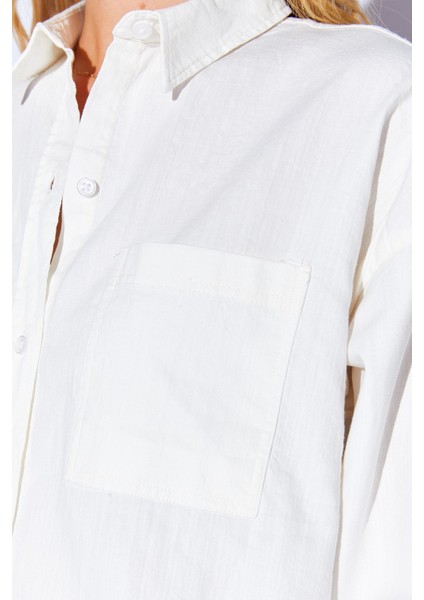 Beyaz Oversize Tek Cepli Gabardin Rahat Kesim Soft Dokulu Pamuk Kadın Gömlek | MKW168174-01