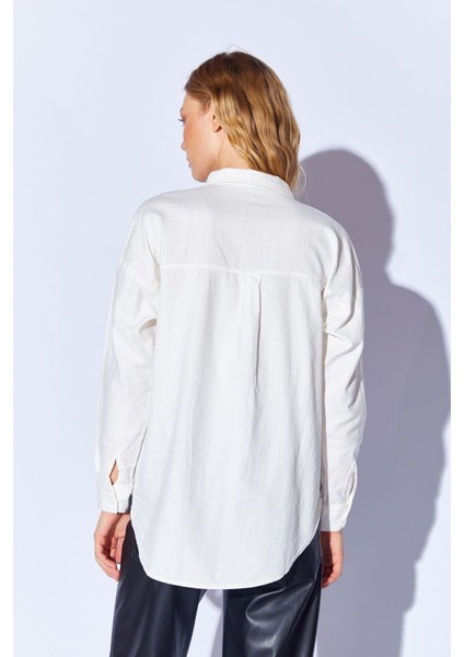 Beyaz Oversize Tek Cepli Gabardin Rahat Kesim Soft Dokulu Pamuk Kadın Gömlek | MKW168174-01