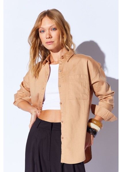 Camel Oversize Tek Cepli Gabardin Rahat Kesim Soft Dokulu Pamuk Kadın Gömlek | MKW168174-01