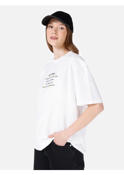 Regular Fit Yuvarlak Yaka Kadın Beyaz Kısa Kol Tişört Cl1068434