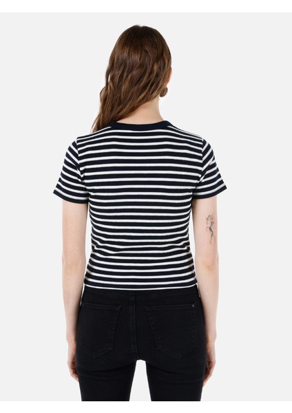 Slim Fit Yuvarlak Yaka Kadın Lacivert Kısa Kol Tişört Cl1068084