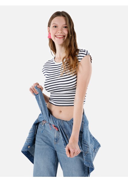 Slim Fit Yuvarlak Yaka Kadın Lacivert Kısa Kol Tişört Cl1068749