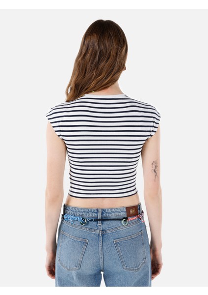 Slim Fit Yuvarlak Yaka Kadın Lacivert Kısa Kol Tişört Cl1068749
