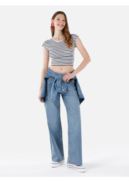 Slim Fit Yuvarlak Yaka Kadın Lacivert Kısa Kol Tişört Cl1068749
