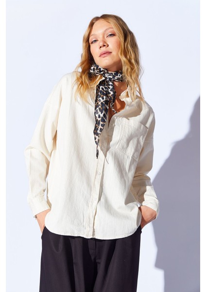 Ekru Oversize Tek Cepli Gabardin Rahat Kesim Soft Dokulu Pamuk Kadın Gömlek | MKW168174-01