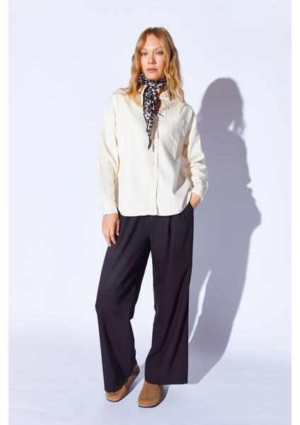 Ekru Oversize Tek Cepli Gabardin Rahat Kesim Soft Dokulu Pamuk Kadın Gömlek | MKW168174-01