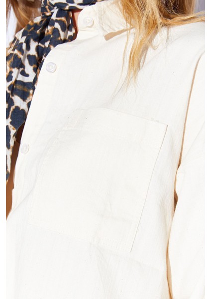 Ekru Oversize Tek Cepli Gabardin Rahat Kesim Soft Dokulu Pamuk Kadın Gömlek | MKW168174-01