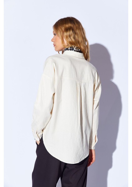 Ekru Oversize Tek Cepli Gabardin Rahat Kesim Soft Dokulu Pamuk Kadın Gömlek | MKW168174-01