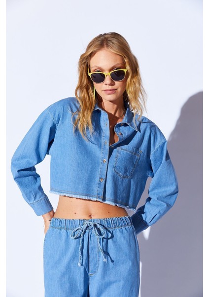 Mavi Crop Soft Dokulu Denim Yıpratma Detaylı Kadın Jean Gömlek | MKS169600-01