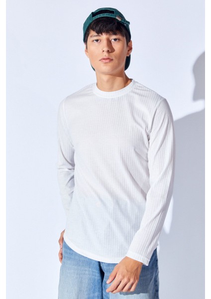 Bisiklet Yaka Jakarlı Dokulu Kumaş Slim Fit Basic Uzun Kol Erkek Tshirt | Kırık Beyaz MANW229956-1