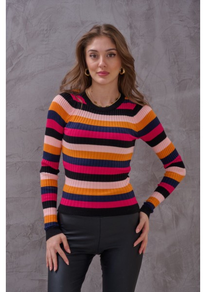 Kadın Vucuda Oturan Yatay Renkli Çizgili Triko Bluz