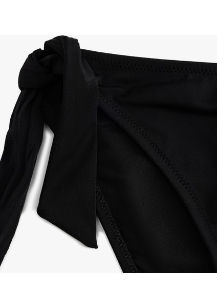 Astarlı Yanları Bağlama Detaylı Bikini Altı modelleri