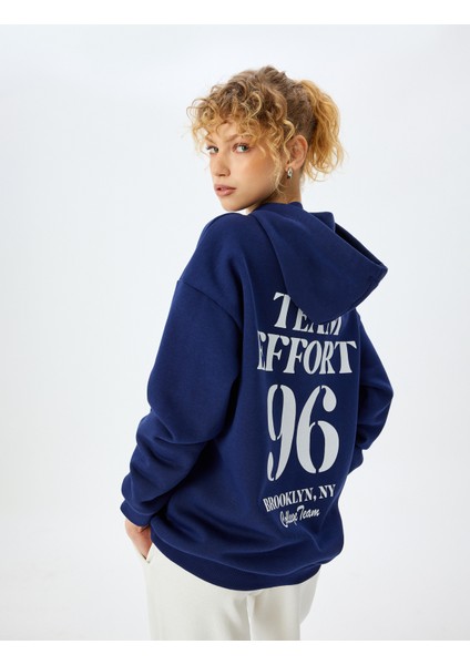 Arkası Baskılı Kapüşonlu Oversize Kolej Sweatshirt