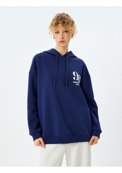 Arkası Baskılı Kapüşonlu Oversize Kolej Sweatshirt modelleri