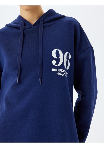 Arkası Baskılı Kapüşonlu Oversize Kolej Sweatshirt indirimleri