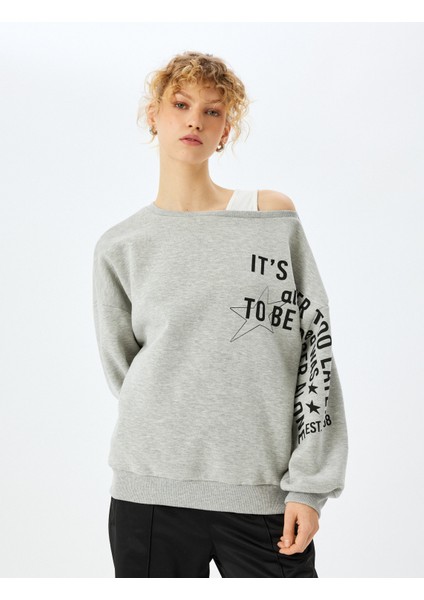 Omzu Açık Kayık Yaka Baskılı Oversize Sweatshirt