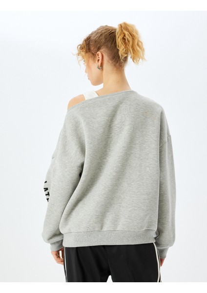 Omzu Açık Kayık Yaka Baskılı Oversize Sweatshirt