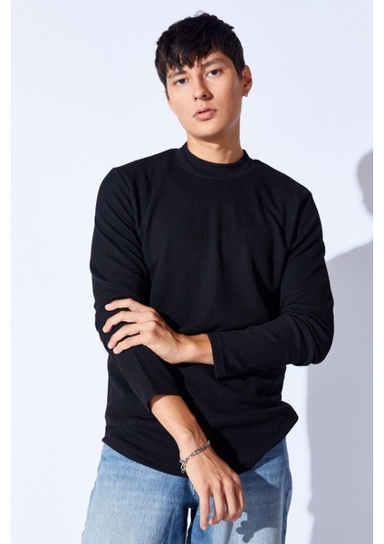 Bisiklet Yaka Jakarlı Dokulu Kumaş Slim Fit Basic Uzun Kol Erkek Tshirt | Siyah MANW229954-1