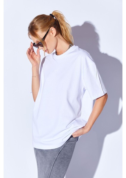Beyaz Kalın Soft Dokulu Enjeksiyon Minimal Baskı Detaylı Oversize %100 Pamuk Unisex T-Shirt | 5397