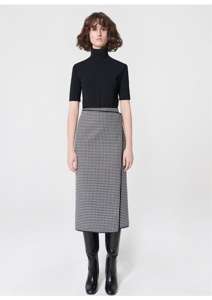 Kruvaze Detaylı Siyah Beyaz Desenli Midi Boy Yün ve Pamuk Etek
