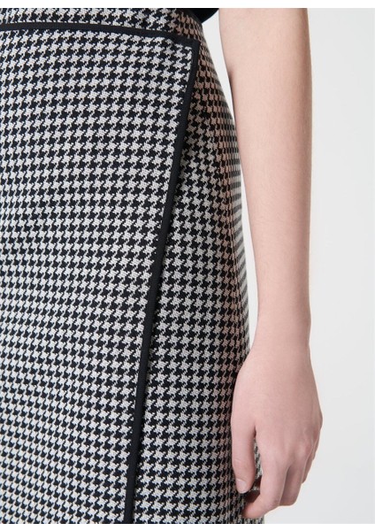 Kruvaze Detaylı Siyah Beyaz Desenli Midi Boy Yün ve Pamuk Etek fiyatları
