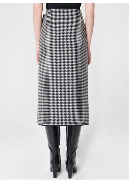 Kruvaze Detaylı Siyah Beyaz Desenli Midi Boy Yün ve Pamuk Etek modelleri