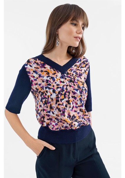 V Yaka Kısa Kol Renkli Ipek ve Yün Kazak