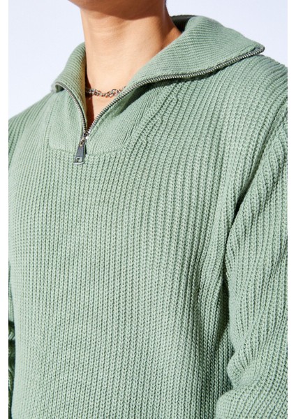 Oversize Yarım Fermuarlı Örgü Desen Yumuşak Dokulu Erkek Kazak | Açık Haki MANW519913-1