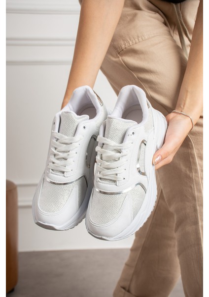 Beyaz Rahat Kalıp Kadın Sneaker