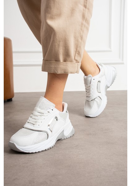 Beyaz Rahat Kalıp Kadın Sneaker modelleri