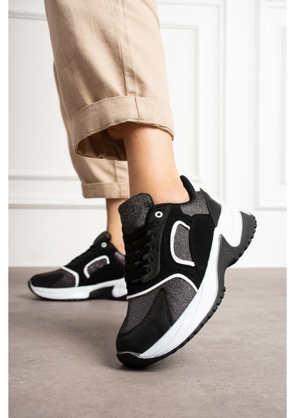 Beyaz Siyah Rahat Kalıp Kadın Sneaker fırsatları