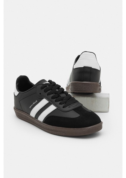 Kadın Siyah Beyaz Termo Taban Yanı Şeritli Bağcıklı Spor Ayakkabı fırsatları