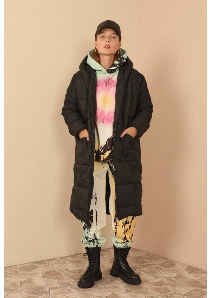 Uzun Kapitone Anorak Kalp Yaka Oversize Salaş Kadın Mont Siyah