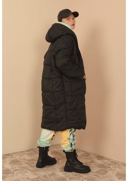 Uzun Kapitone Anorak Kalp Yaka Oversize Salaş Kadın Mont Siyah