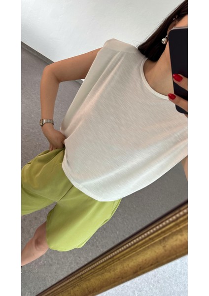 Vatkalı Beyaz Basic Tshirt fırsatları