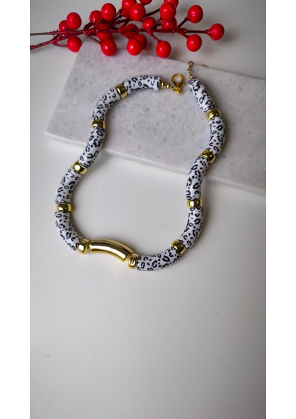 Leopar Desenli Gold Detaylı Kemik Kolye