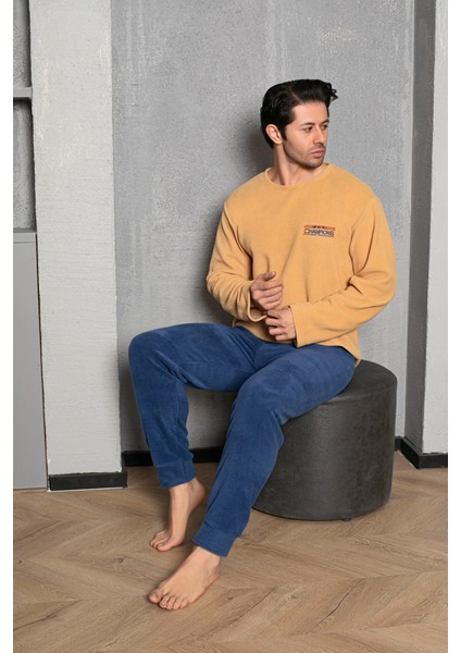 Yazı Desenli Polar Pijama Takımı