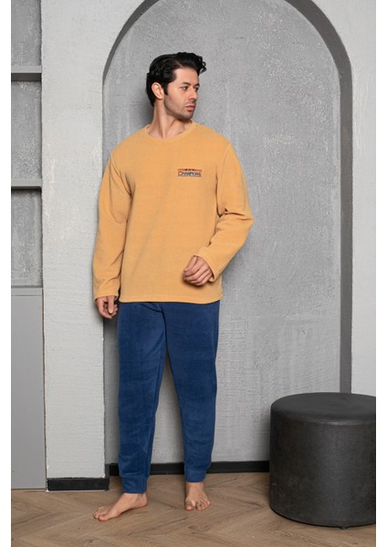 Yazı Desenli Polar Pijama Takımı fiyatları