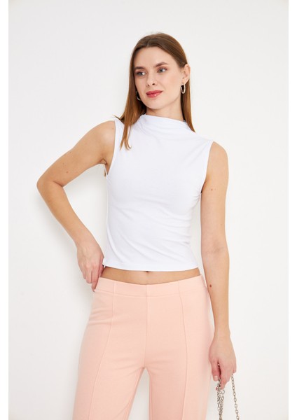 Kadın Yüksek Yaka Kolsuz Tişört Beyaz