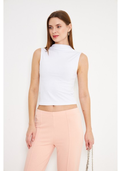 Kadın Yüksek Yaka Kolsuz Tişört Beyaz fırsatları