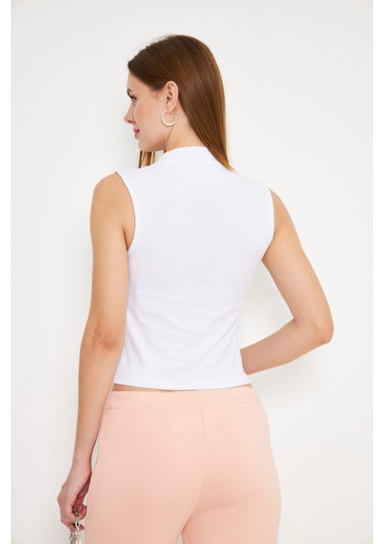 Kadın Yüksek Yaka Kolsuz Tişört Beyaz indirimleri