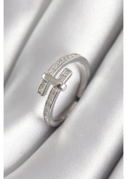 Pirinç Gümüş Renk Zirkon Taşlı Kadın Yüzük