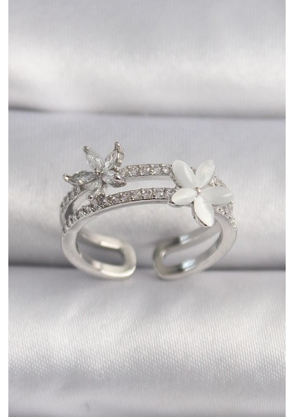 Pirinç Gümüş Renk Zirkon Taşlı Çiçek Model Vıp Seri Kadın Yüzük