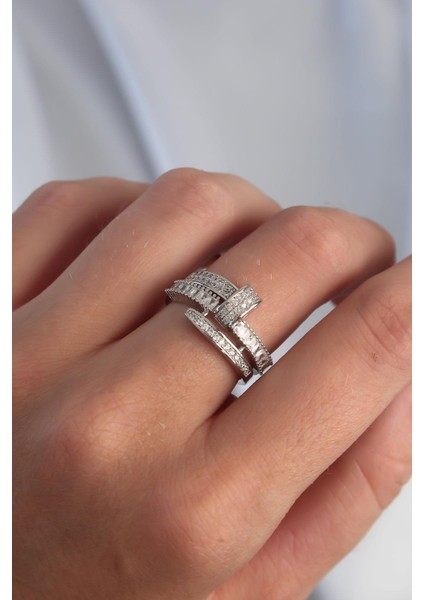 Pirinç Ayarlamalı Gümüş Renk Zirkon Taşlı Kıvrımlı Çivi Yüzük fiyatları