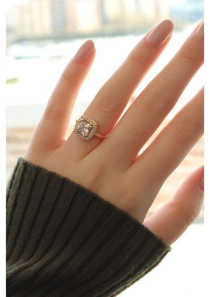 Gold Baget ve Zirkon Taşlı Kare Yüzük fiyatları