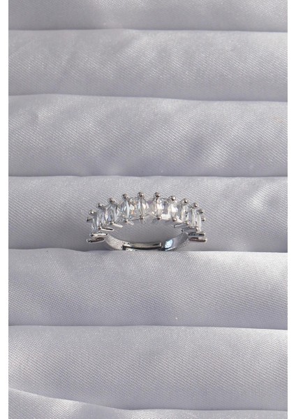 Pirinç Ayarlamalı Gümüş Renk Baget Taşlı Su Yolu Yüzük