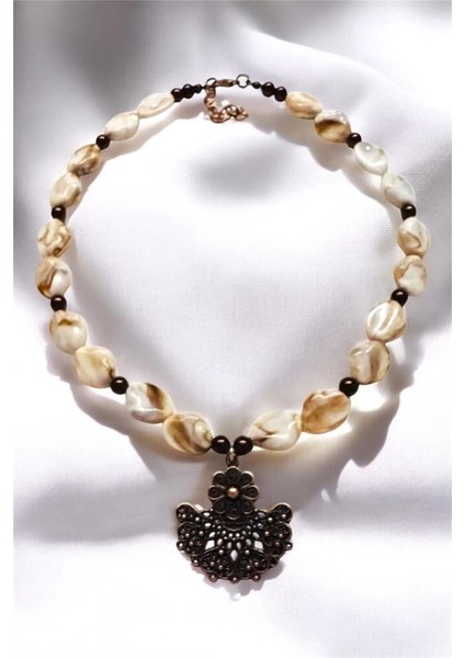 Bakır Renk Çiçek Detaylı Akrilik Kolye fiyatları