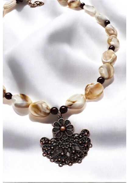 Bakır Renk Çiçek Detaylı Akrilik Kolye modelleri