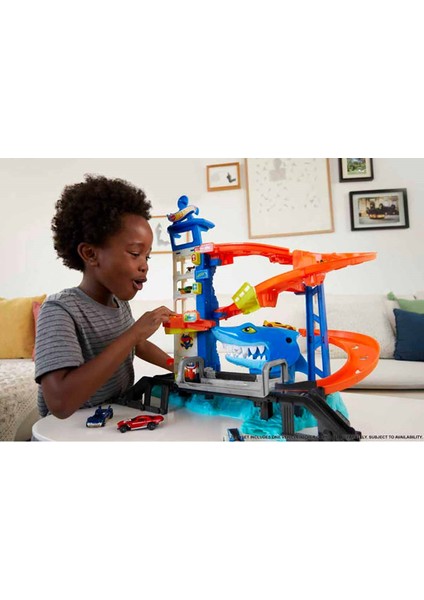 Hot Wheels City Köpek Balığından Kaçış Oyun Seti HDP06