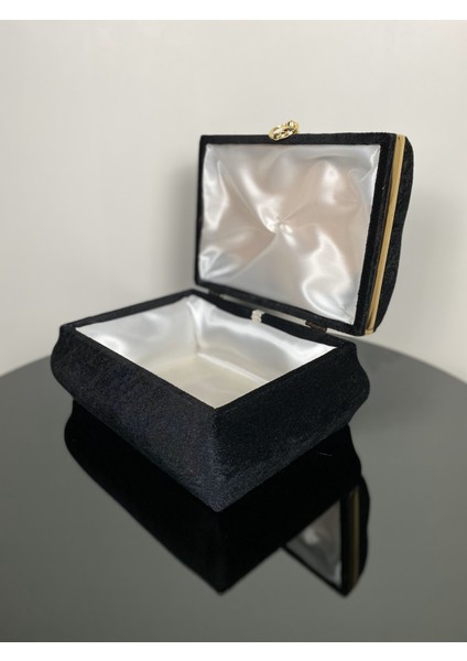 Gold Şeritli Çeyiz ve Makyaj Sandığı | Şık ve Zarif Tasarım fırsatları